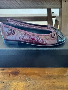 BNWT Chanel Burgundy Crocodile Patent Ballet Flats Size 36.5